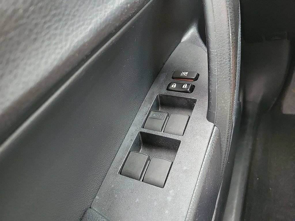 Used 2018 Toyota Corolla SE FWD image 13