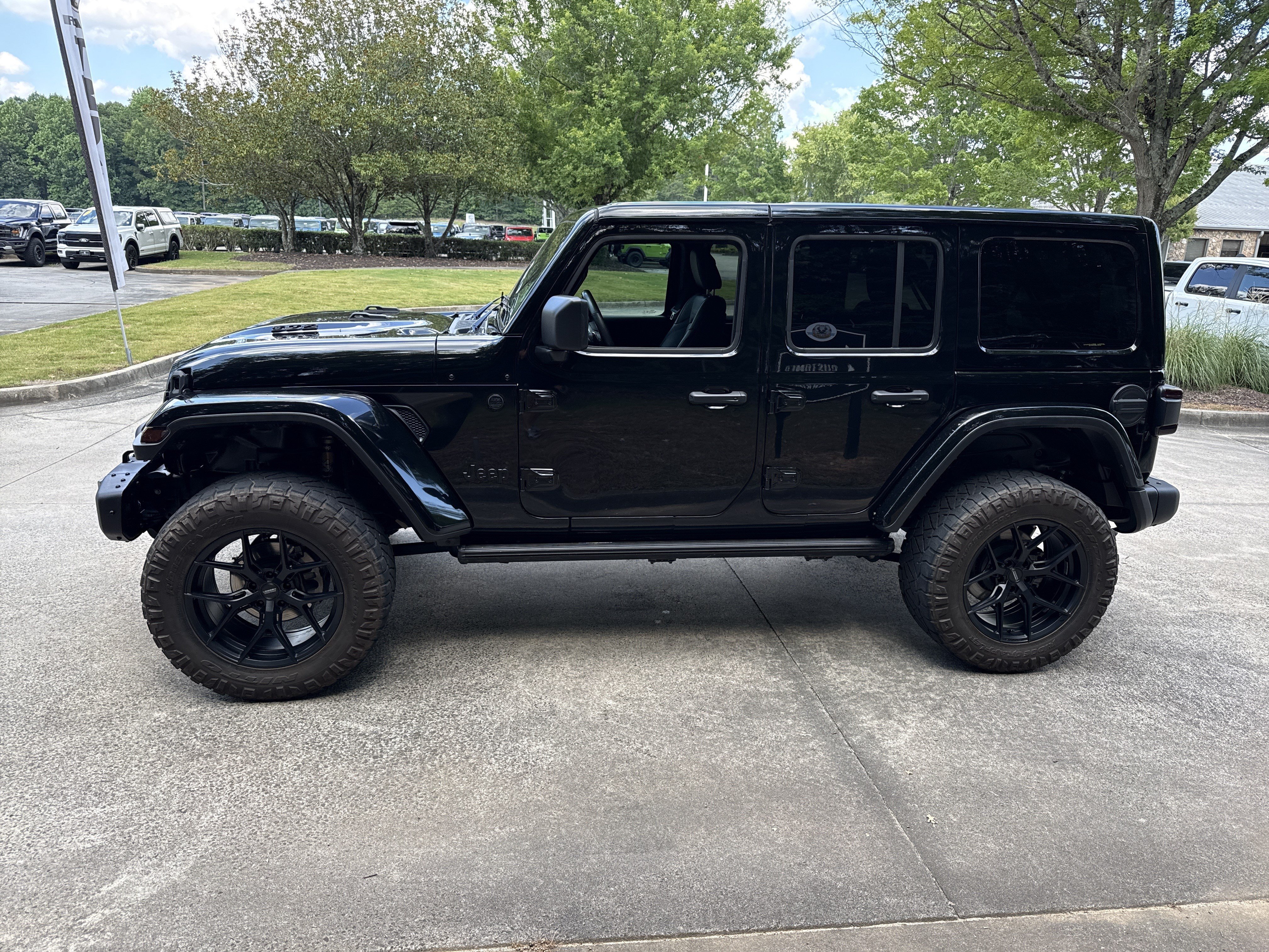 Used 2022 Jeep Wrangler Unlimited Rubicon w/ Trailer Tow Package AWD/4WD image 4