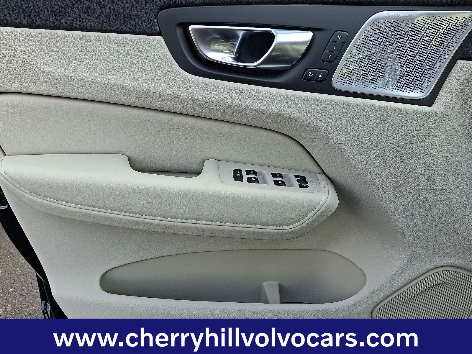 New 2026 Volvo XC60 B5 Ultra w/ Protection Package Premier image 9