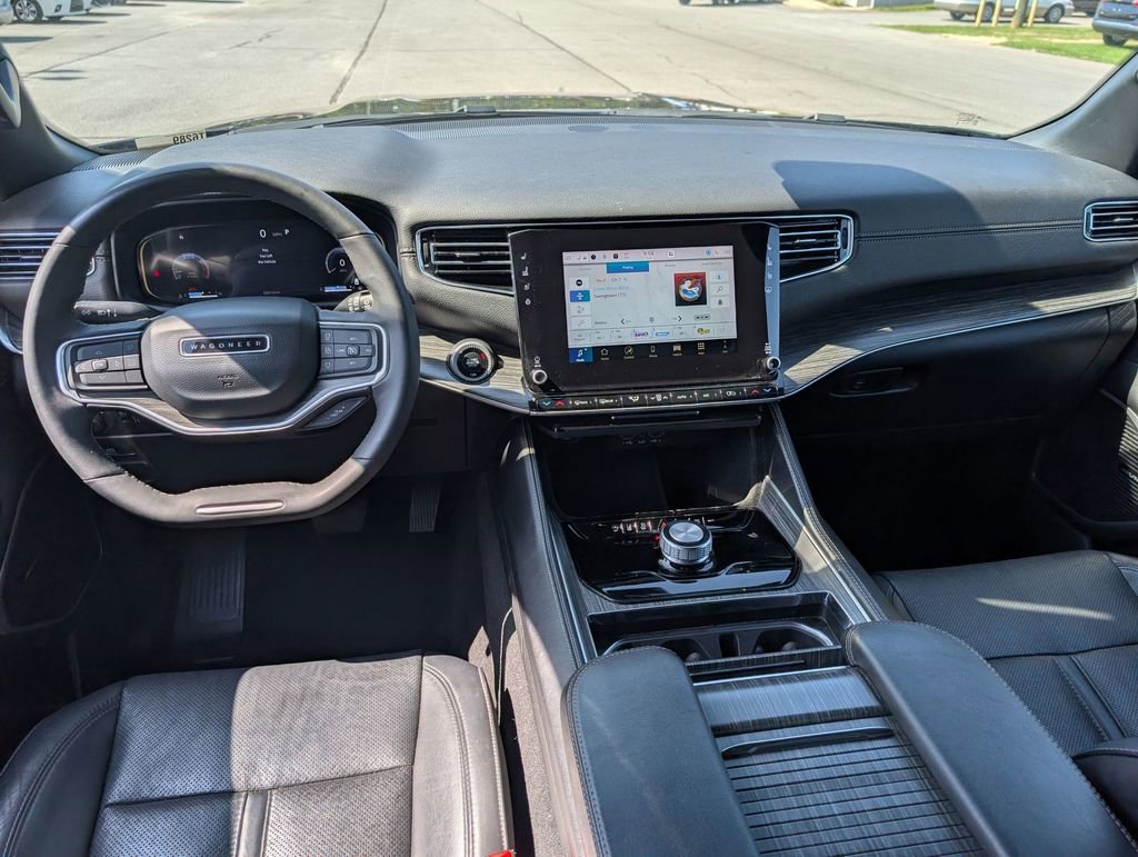 Used 2024 Jeep Wagoneer L Series II RWD image 25