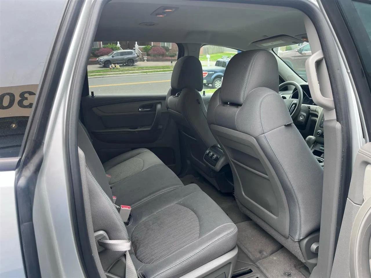 Used 2017 Chevrolet Traverse LS FWD image 10