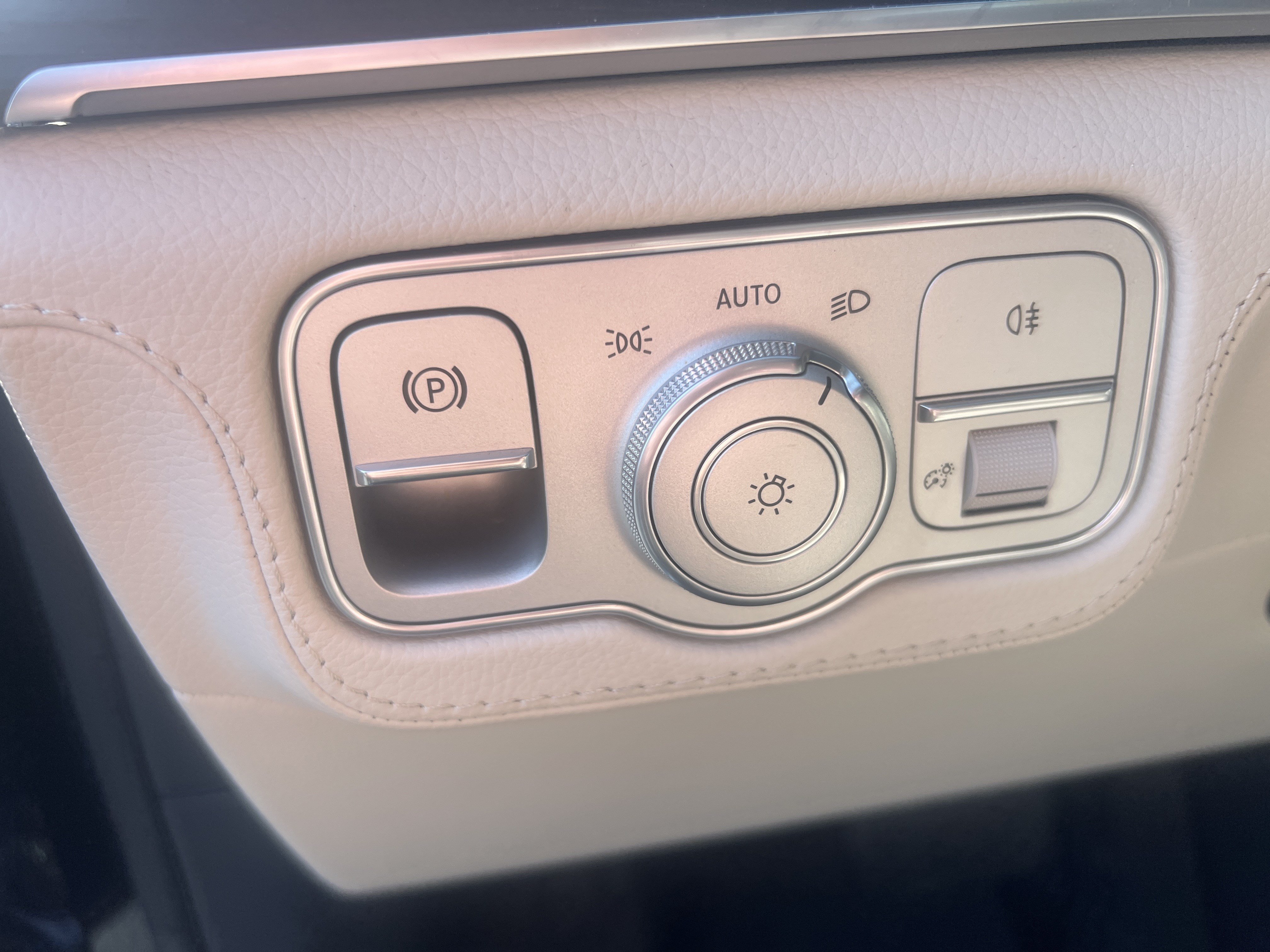 Certified 2025 Mercedes-Benz GLS 450 4MATIC image 17