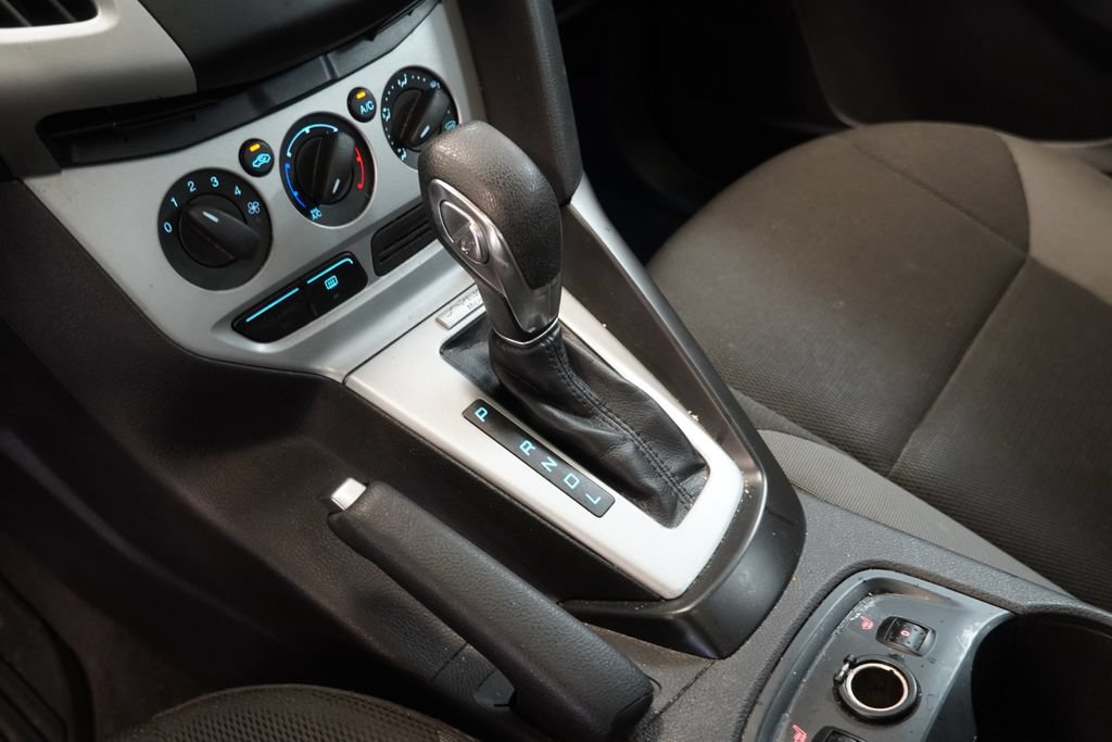 Used 2014 Ford Focus SE w/ SE Winter Package FWD image 22