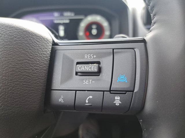 Used 2025 Nissan Rogue Platinum FWD image 21