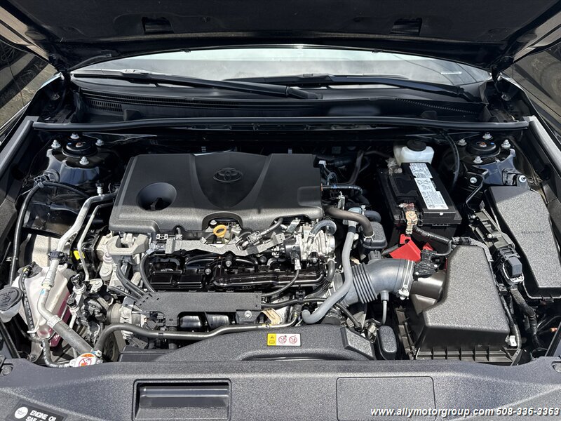 Used 2024 Toyota Camry SE w/ Cold Weather Package FWD image 15