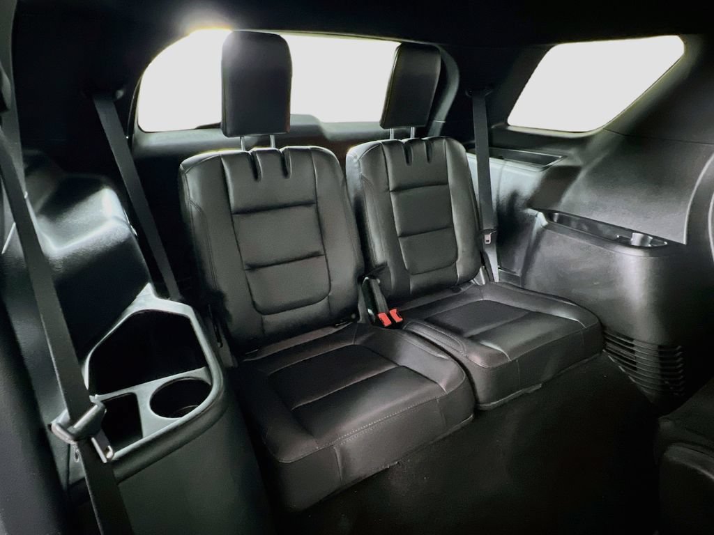 Certified 2019 Ford Explorer XLT w/ Equipment Group 202A AWD/4WD image 32