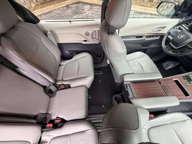 Used 2022 Toyota Sienna XLE FWD image 34