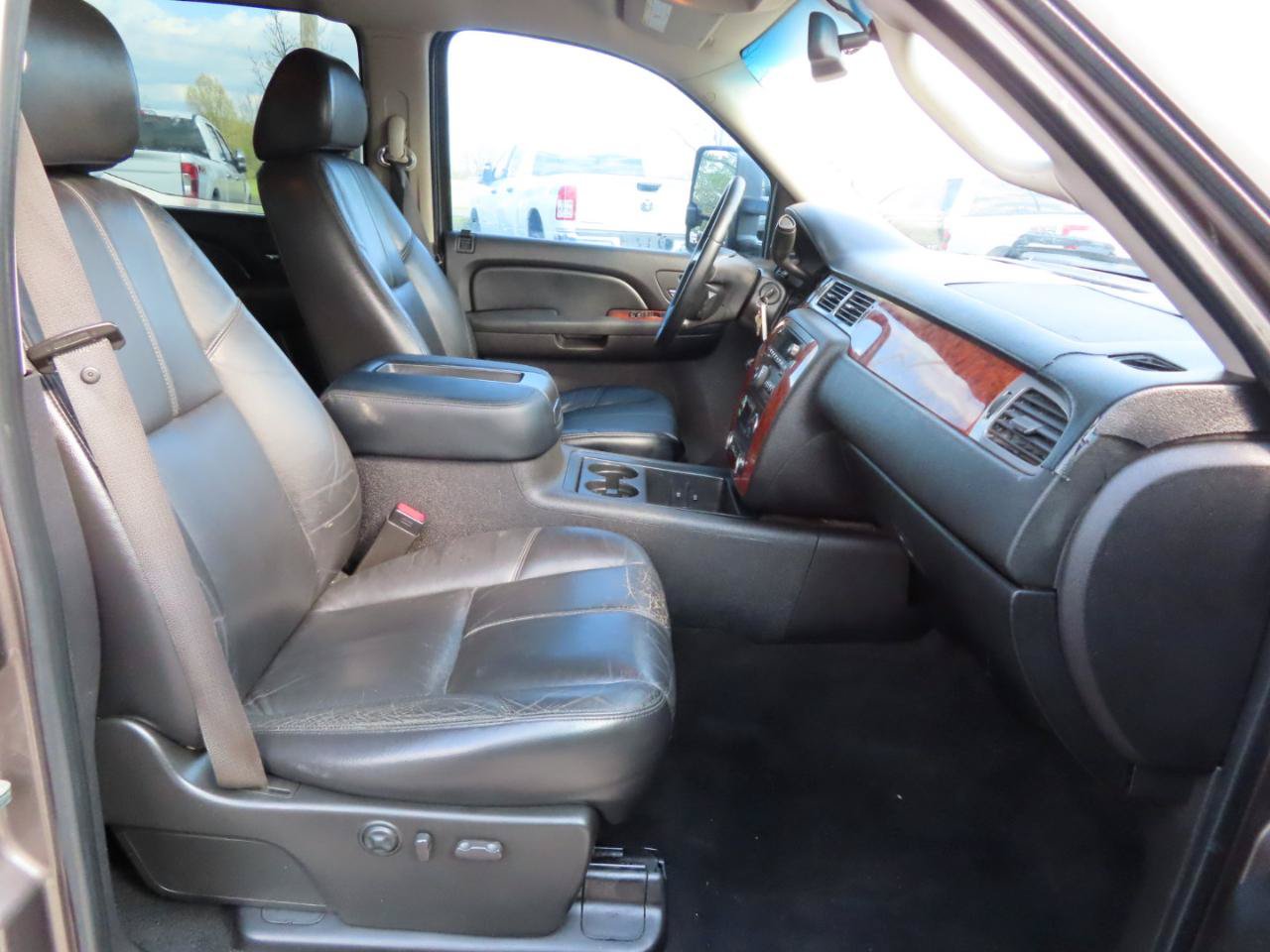 Used 2008 Chevrolet Silverado 2500 LTZ w/ Safety Package AWD/4WD image 48
