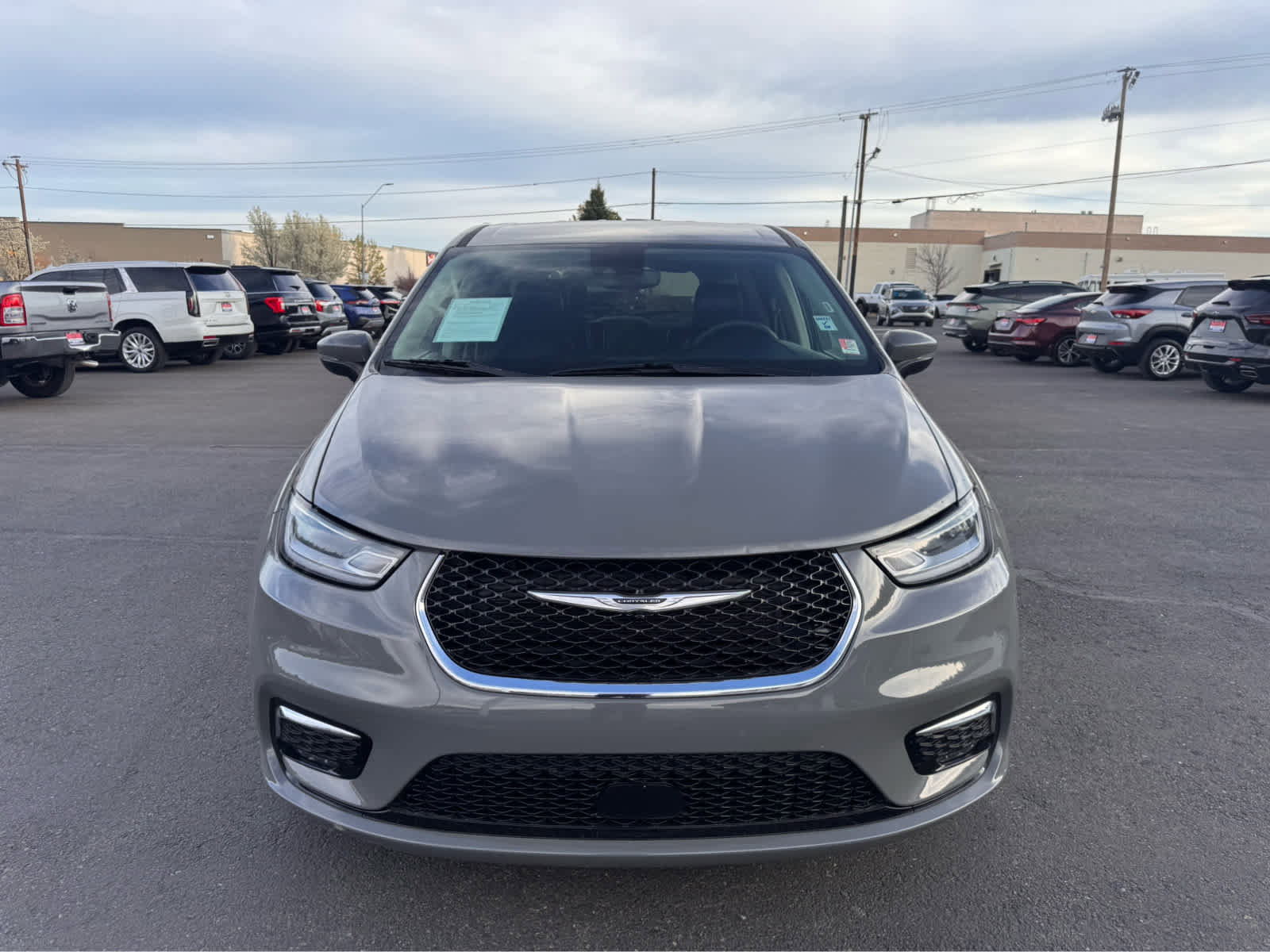 Used 2023 Chrysler Pacifica Touring-L image 8