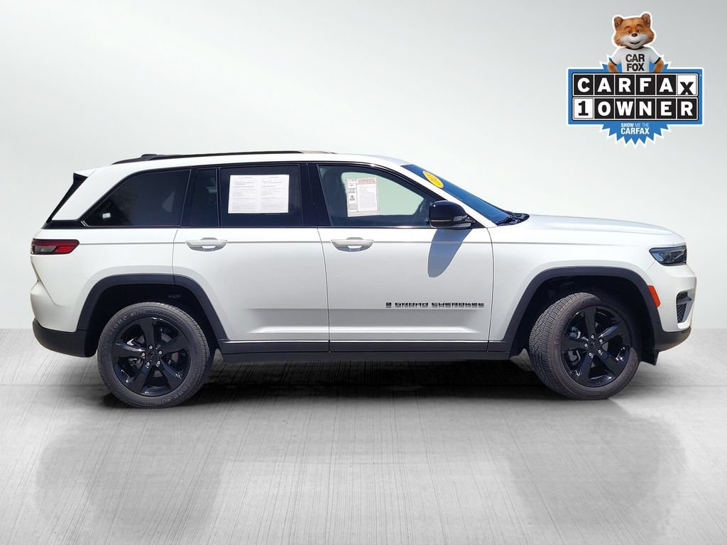 Used 2023 Jeep Grand Cherokee Altitude AWD/4WD image 3