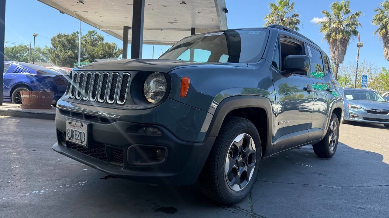 Used 2018 Jeep Renegade Latitude image 2