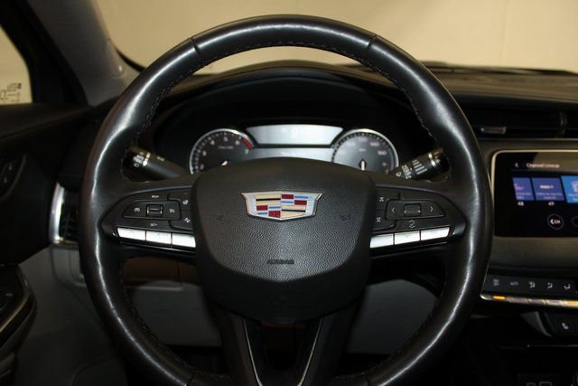 Certified 2022 Cadillac XT4 Luxury w/ Cold Weather Package image 16