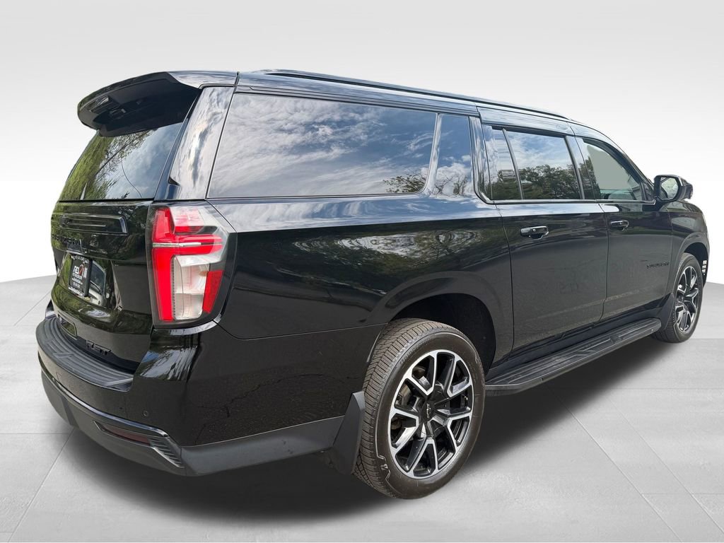 Used 2023 Chevrolet Suburban RST AWD/4WD image 9