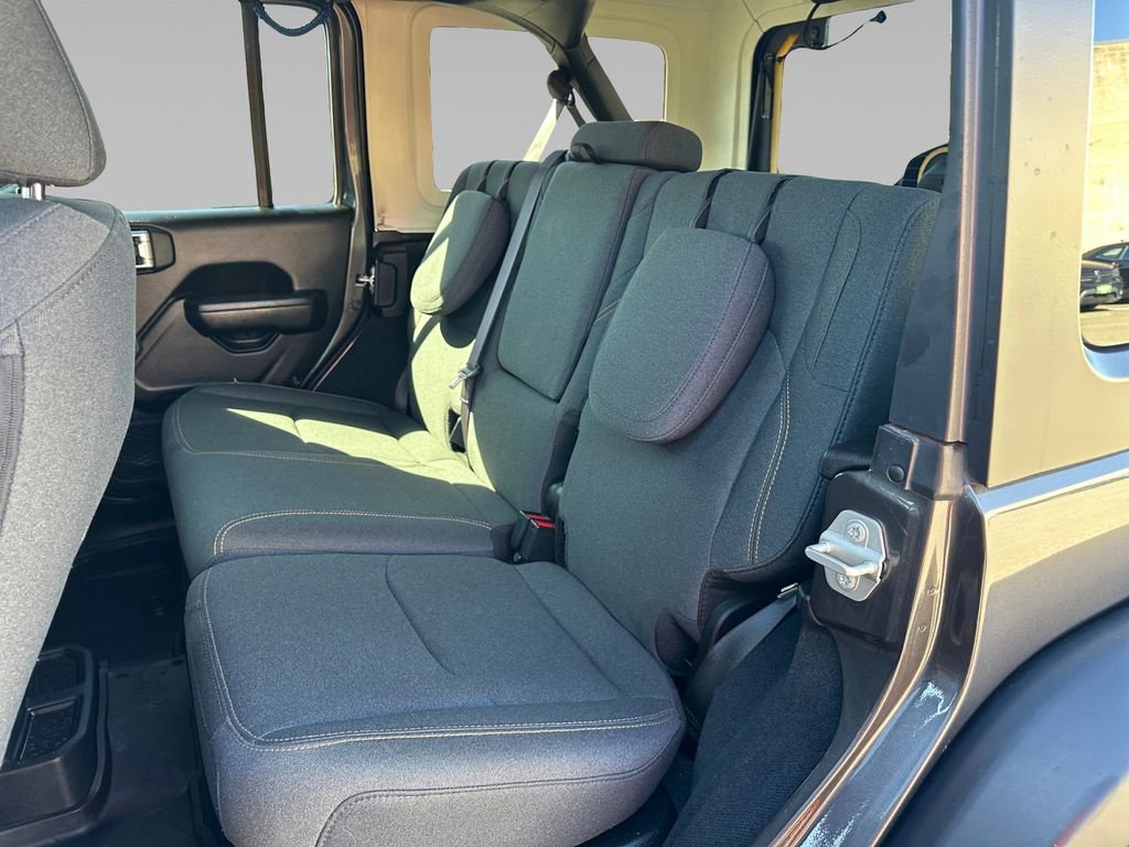 Used 2024 Jeep Wrangler Unlimited AWD/4WD image 15