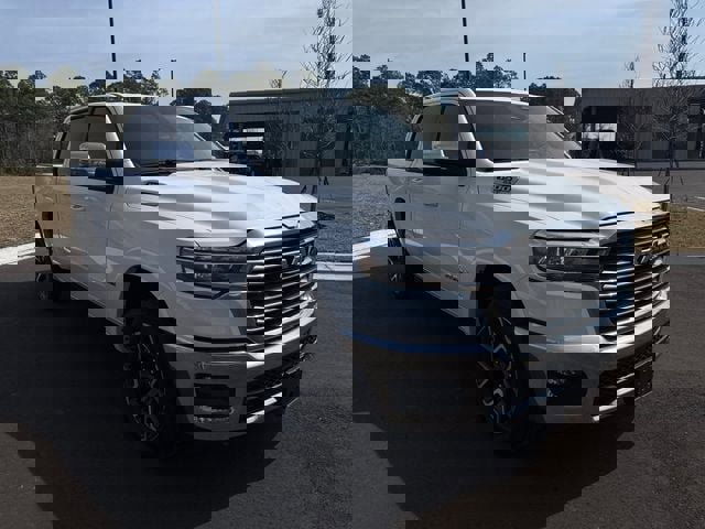 Used 2025 RAM 1500 Laramie image 10