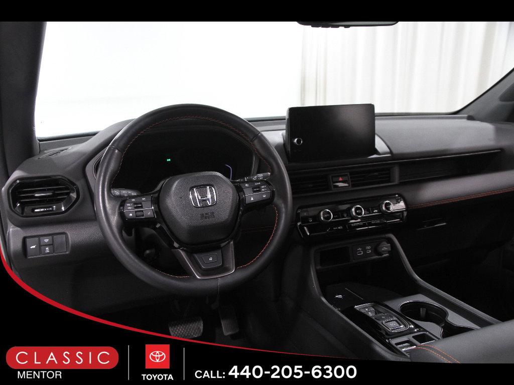 Used 2025 Honda Pilot TrailSport image 6