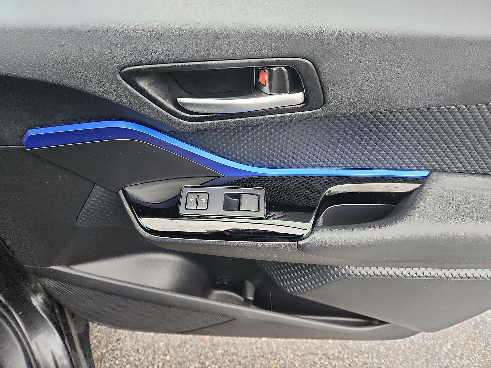 Used 2021 Toyota C-HR XLE FWD image 33