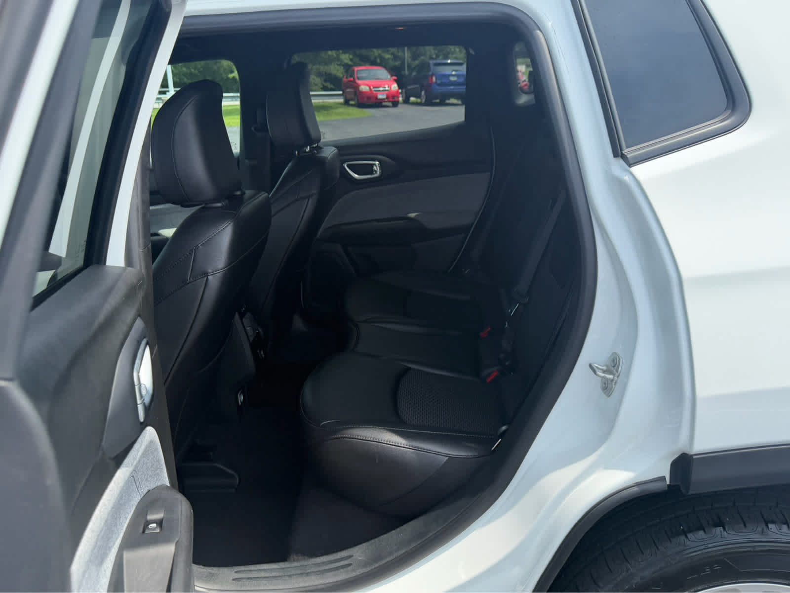 Used 2024 Jeep Compass Latitude AWD/4WD image 19