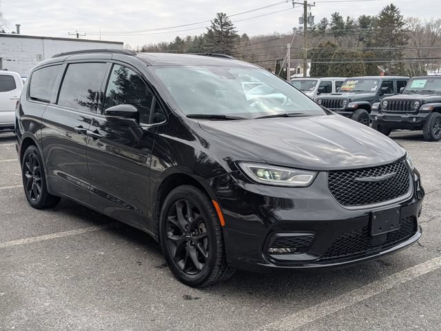 Certified 2022 Chrysler Pacifica Touring-L w/ S Appearance Package AWD/4WD image 3