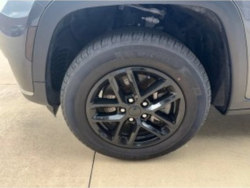 Used 2025 Jeep Grand Cherokee L Laredo AWD/4WD image 12