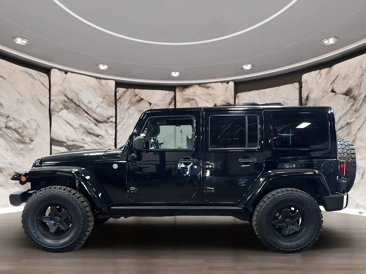 Used 2014 Jeep Wrangler Unlimited Sahara w/ Connectivity Group AWD/4WD image 2