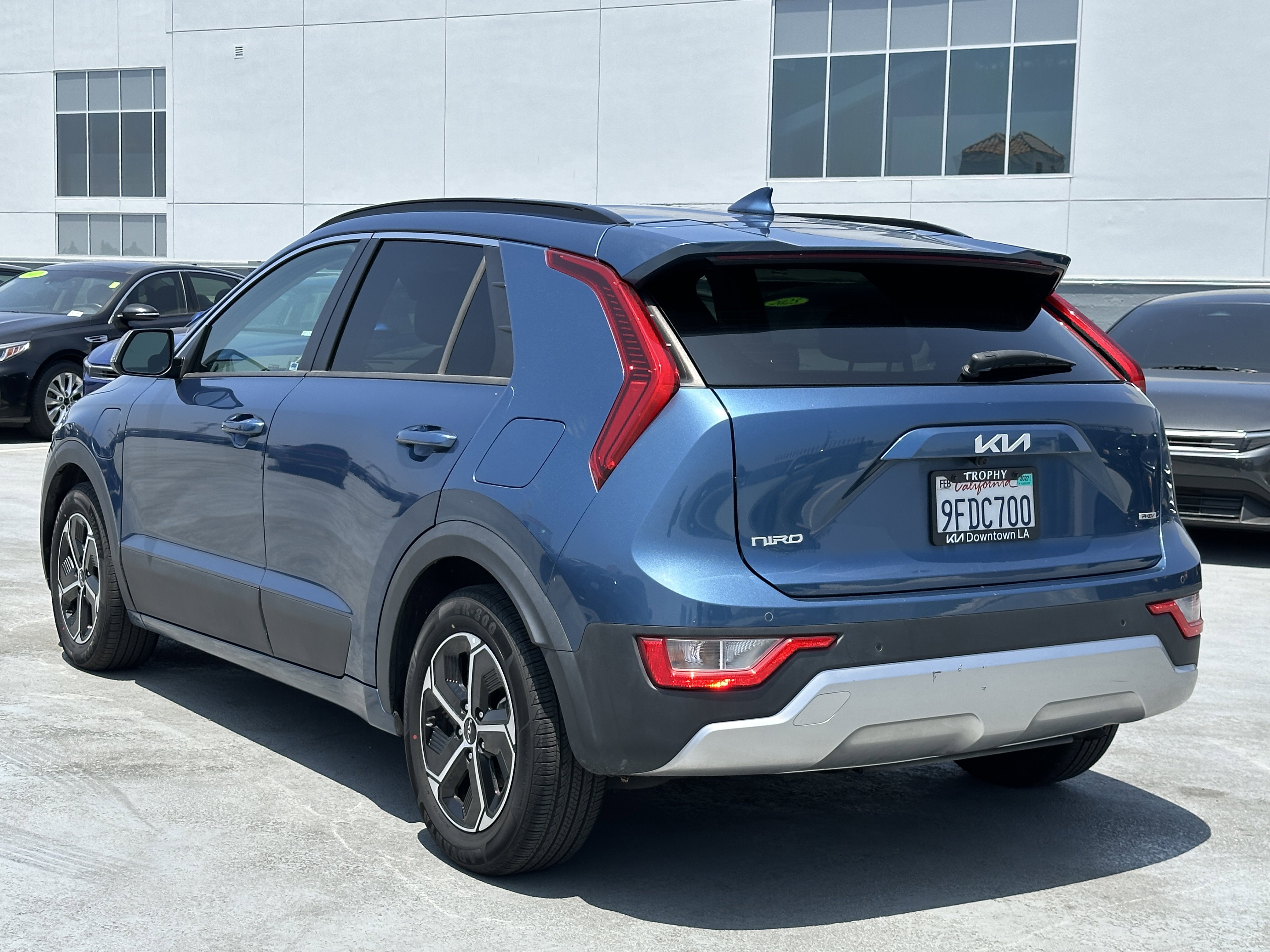 Used 2023 Kia Niro EX FWD image 4