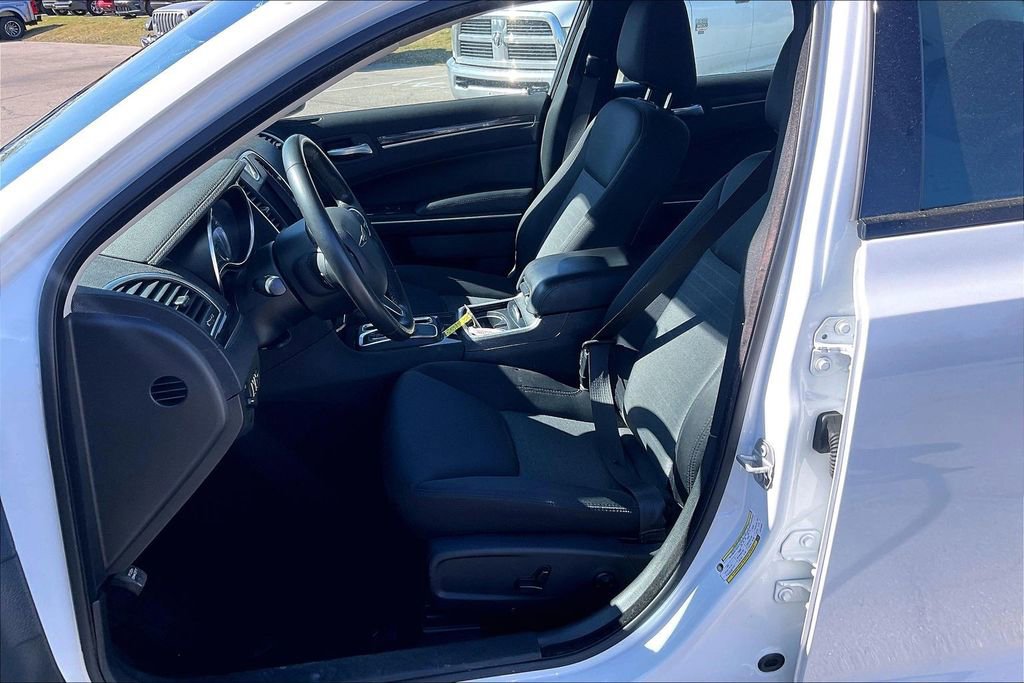 Used 2019 Chrysler 300 Touring w/ Sport Appearance Package image 21