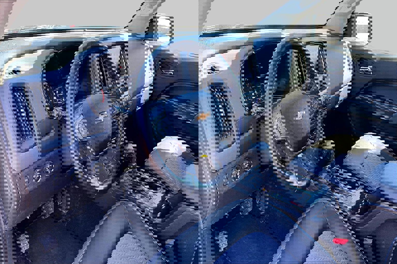 Used 2015 Chevrolet Colorado Z71 AWD/4WD image 11