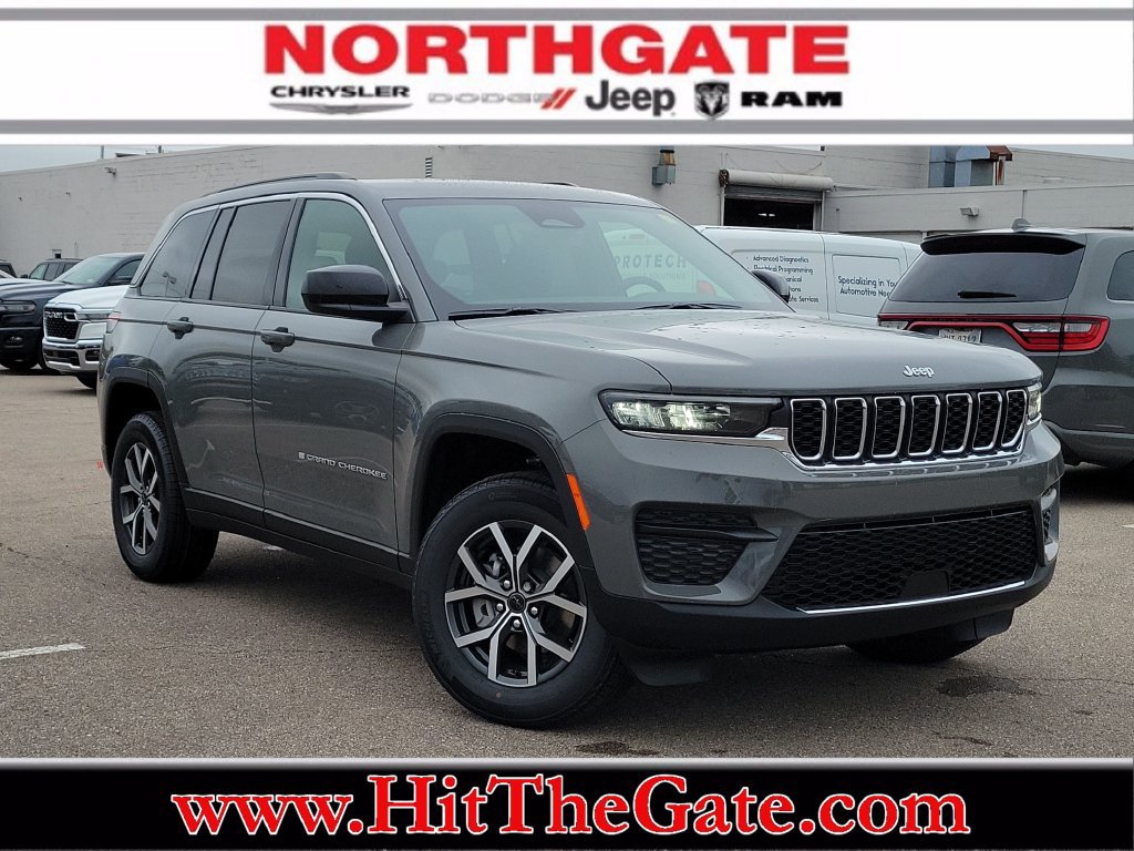 New 2027 Jeep Grand Cherokee Laredo X AWD/4WD image 1