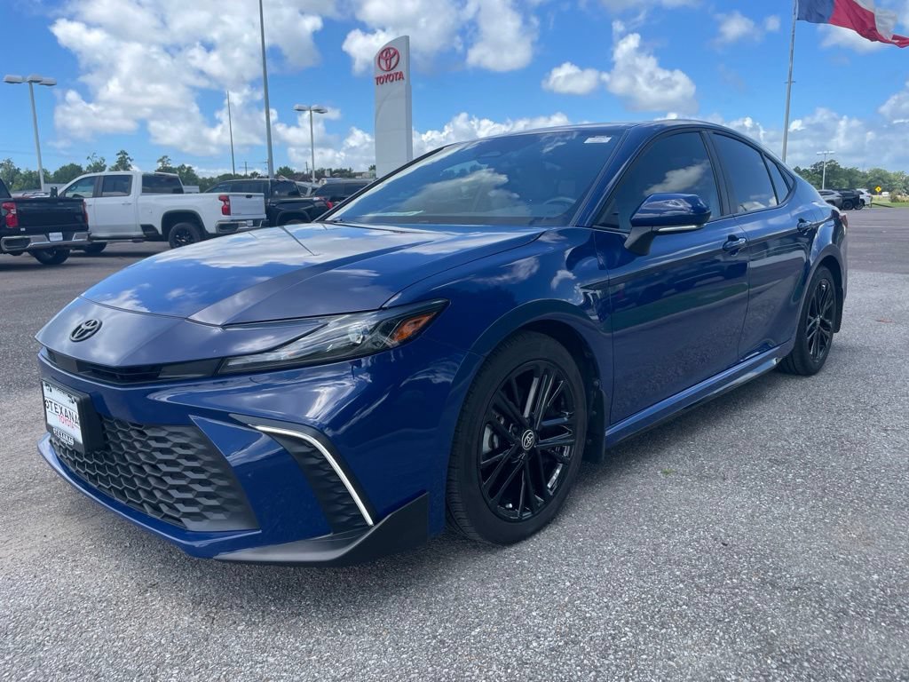 Used 2025 Toyota Camry SE w/ Convenience Package FWD image 8