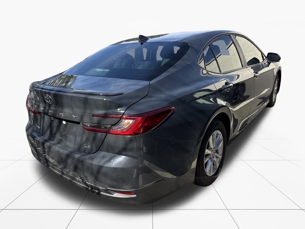 Used 2025 Toyota Camry LE image 7
