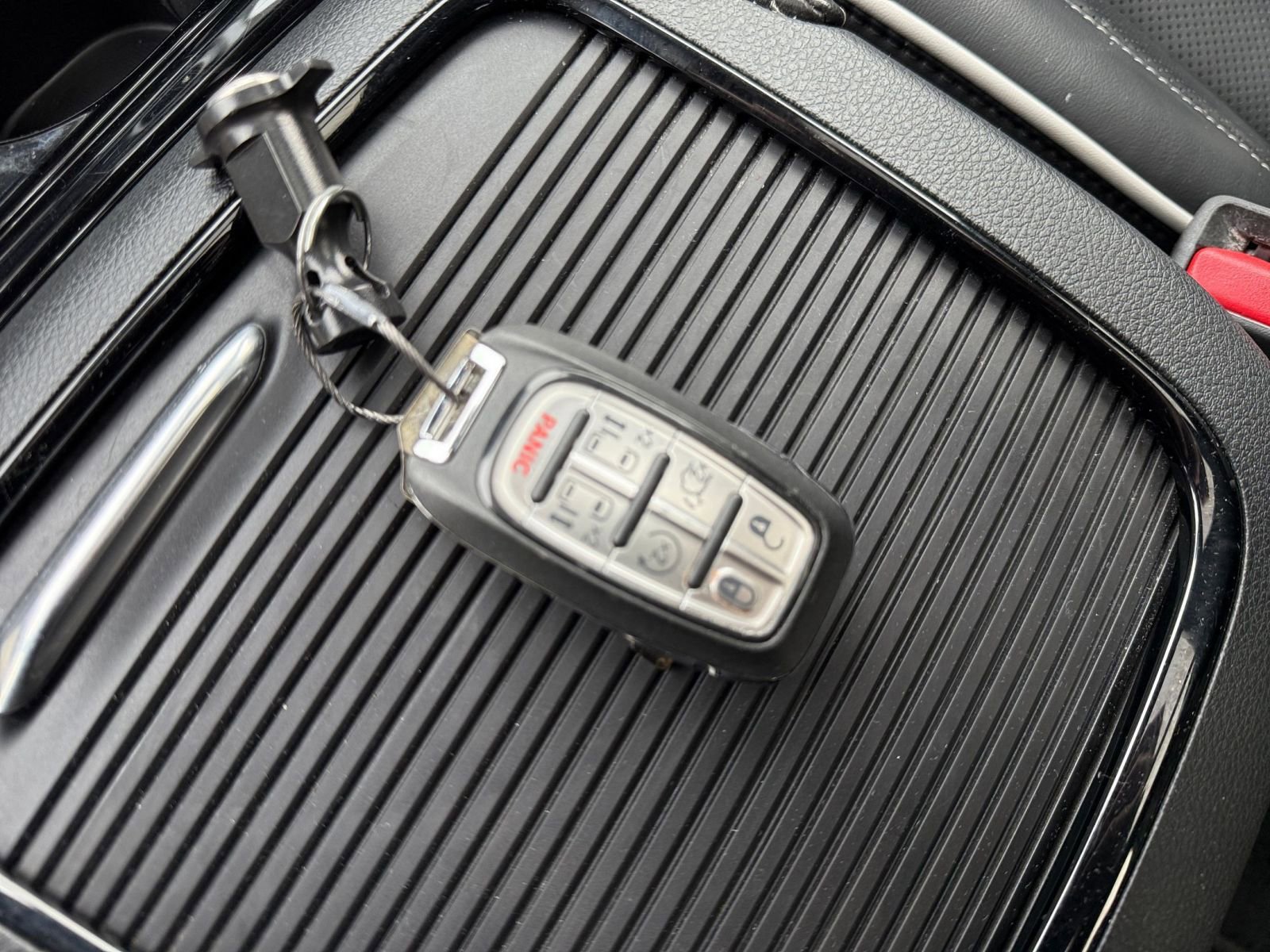 Used 2025 Chrysler Pacifica Limited image 28