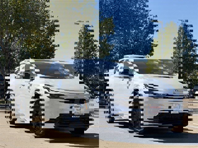 New 2026 Toyota Prius LE image 2