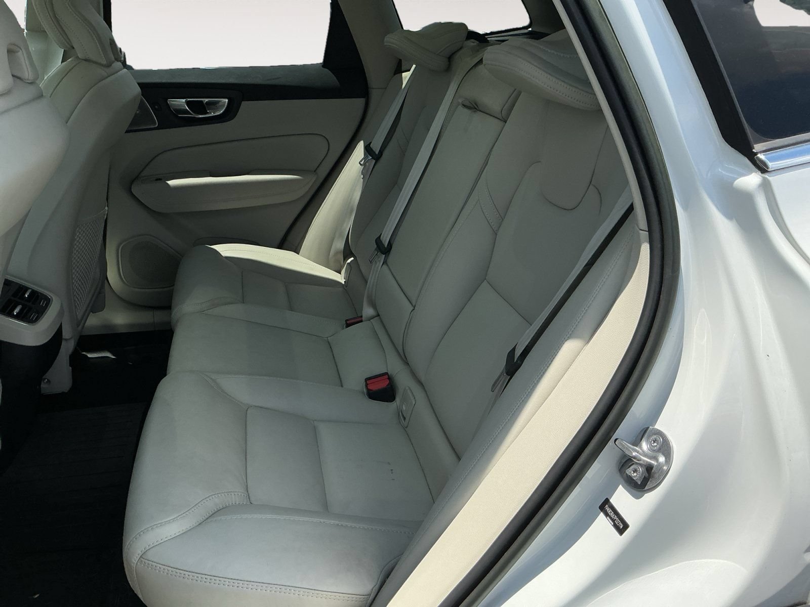 Used 2023 Volvo XC60 B6 Ultimate w/ Protection Package Premier AWD/4WD image 13