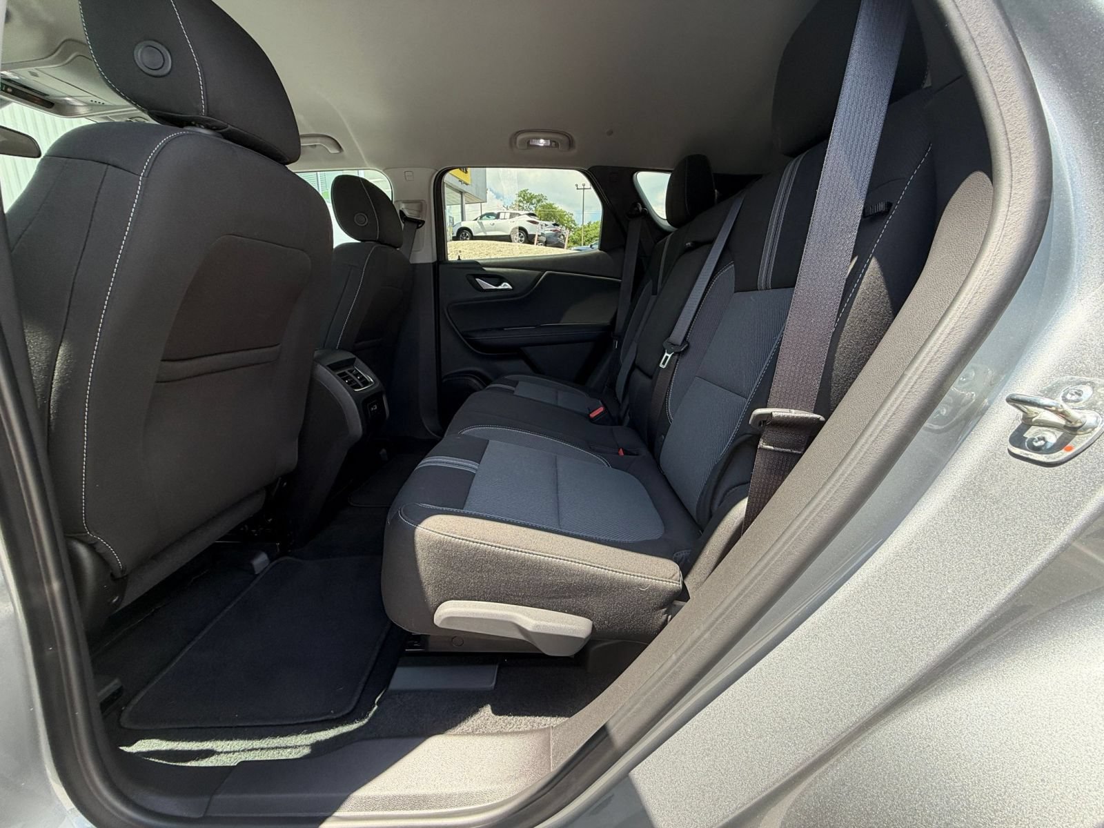 Used 2025 Chevrolet Blazer LT FWD image 29