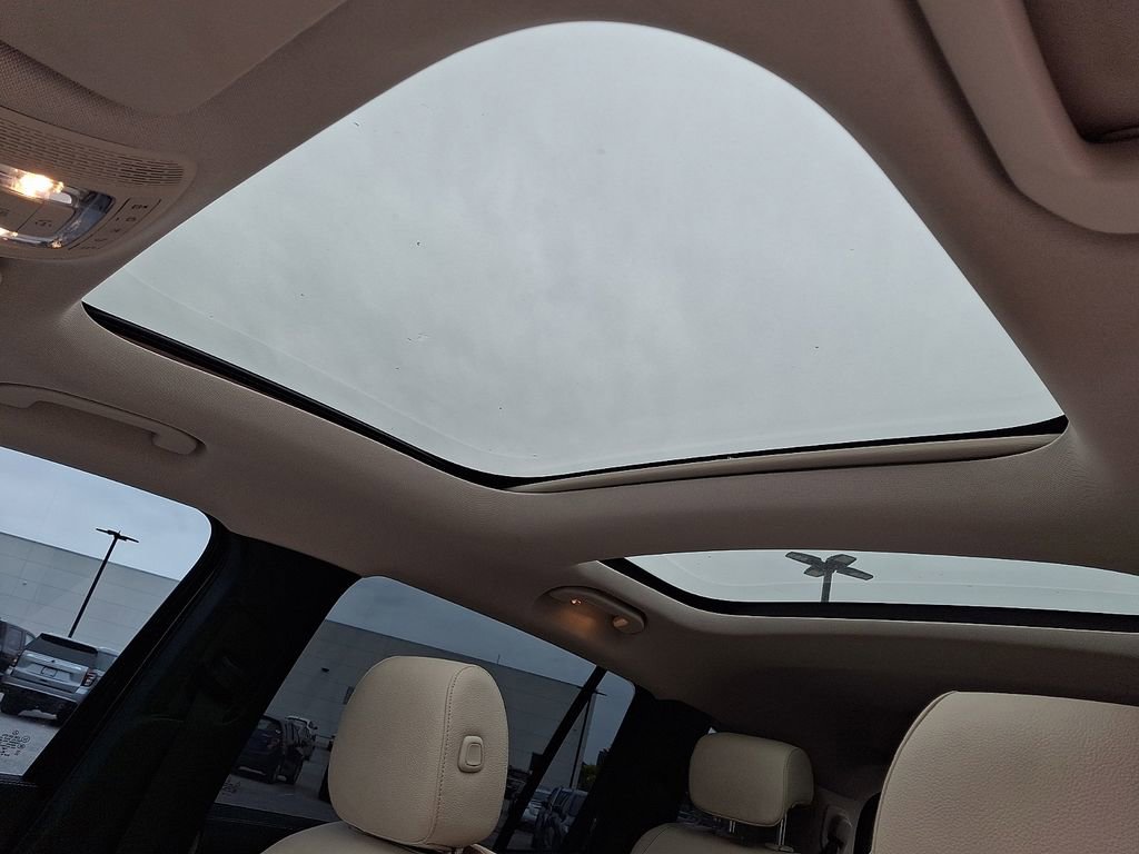 Used 2021 Mercedes-Benz GLB 250 4MATIC w/ Premium Package image 14
