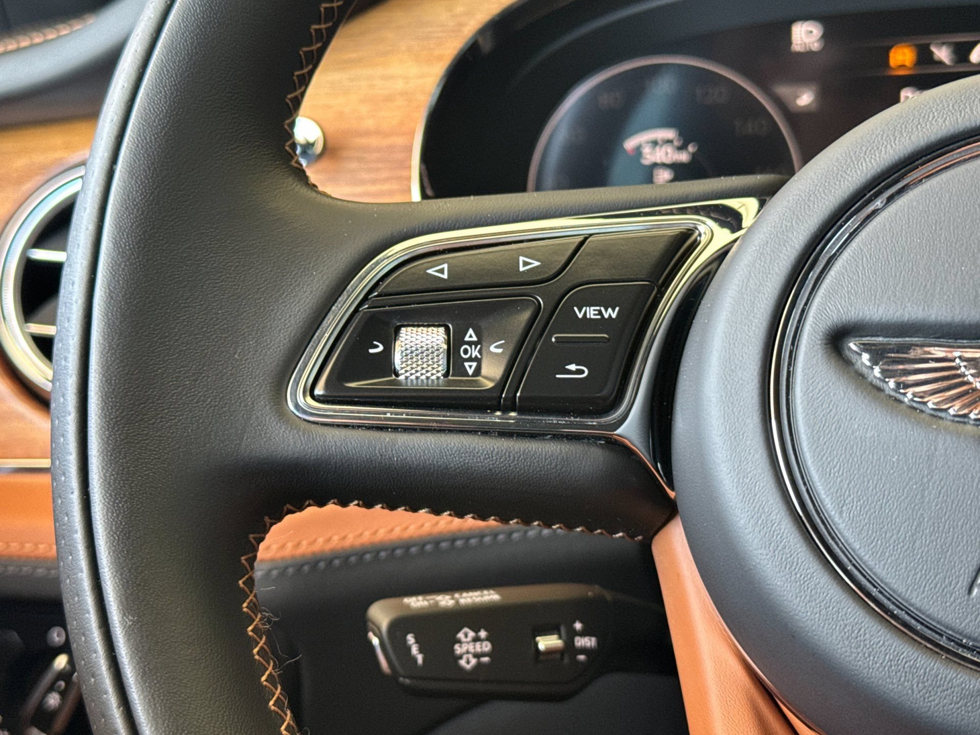 Certified 2023 Bentley Bentayga Extended Wheelbase AWD/4WD image 27