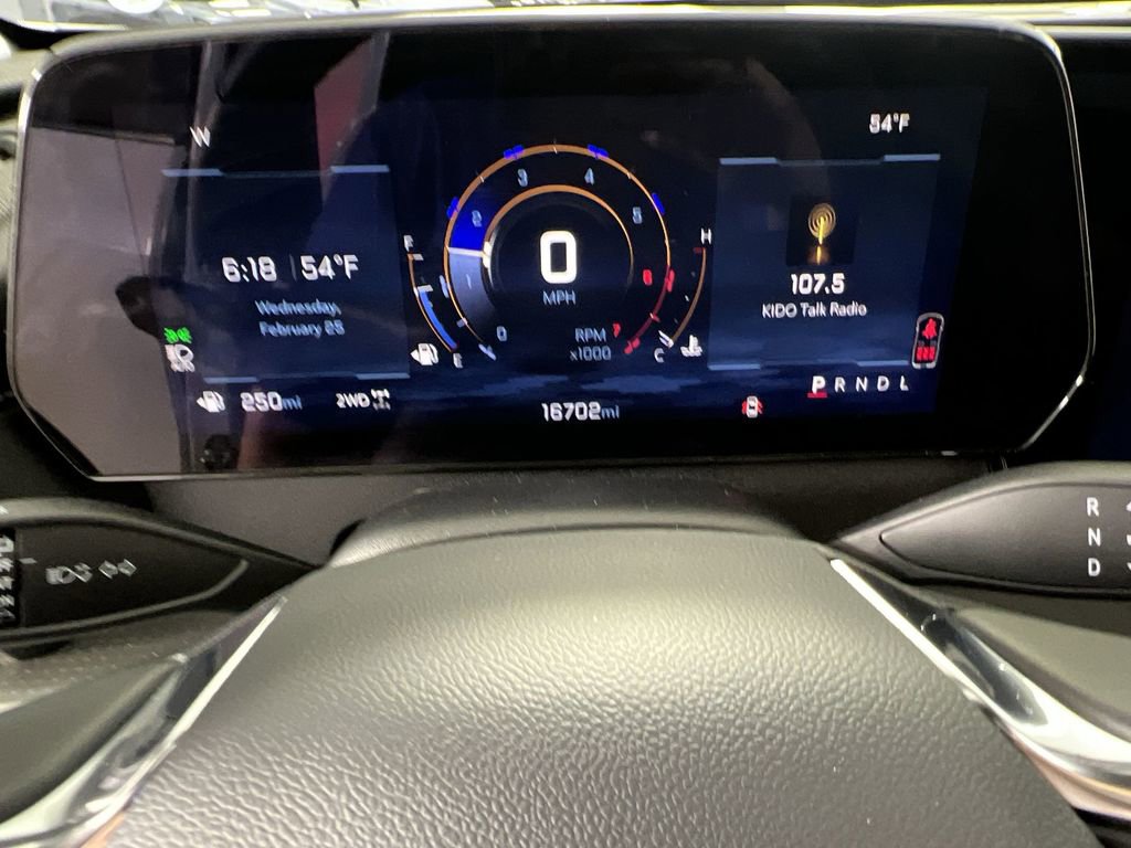 Certified 2025 Chevrolet Traverse LT w/ Sun and Wheel Package image 13