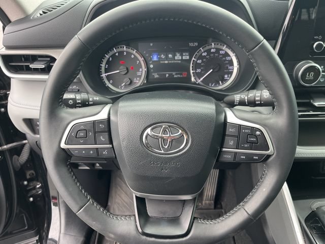 Used 2024 Toyota Highlander LE FWD image 19