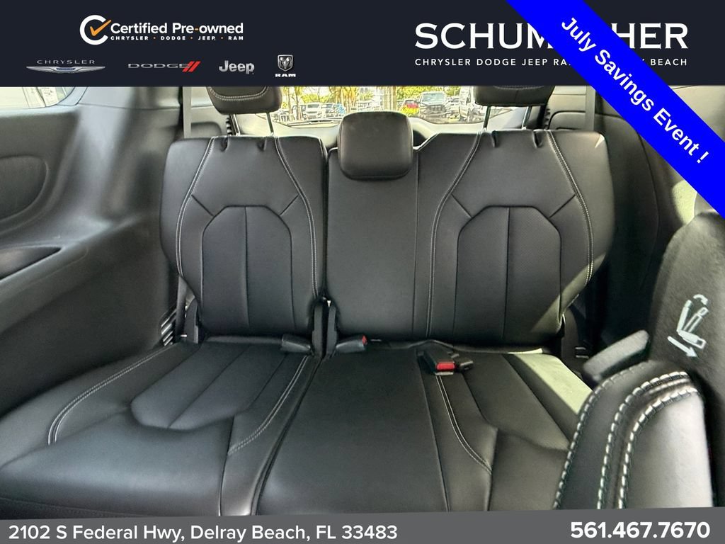 Used 2025 Chrysler Pacifica Select FWD image 13