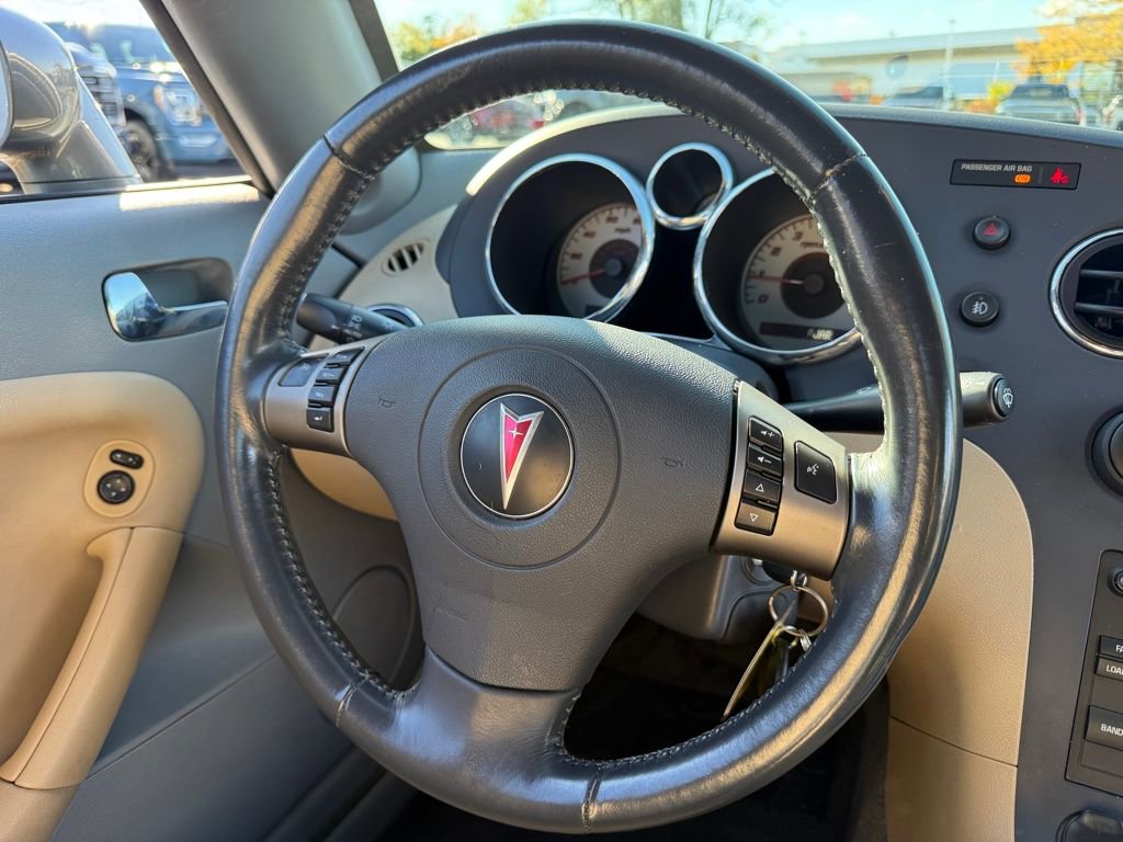 Used 2007 Pontiac Solstice Convertible w/ Premium Package image 15