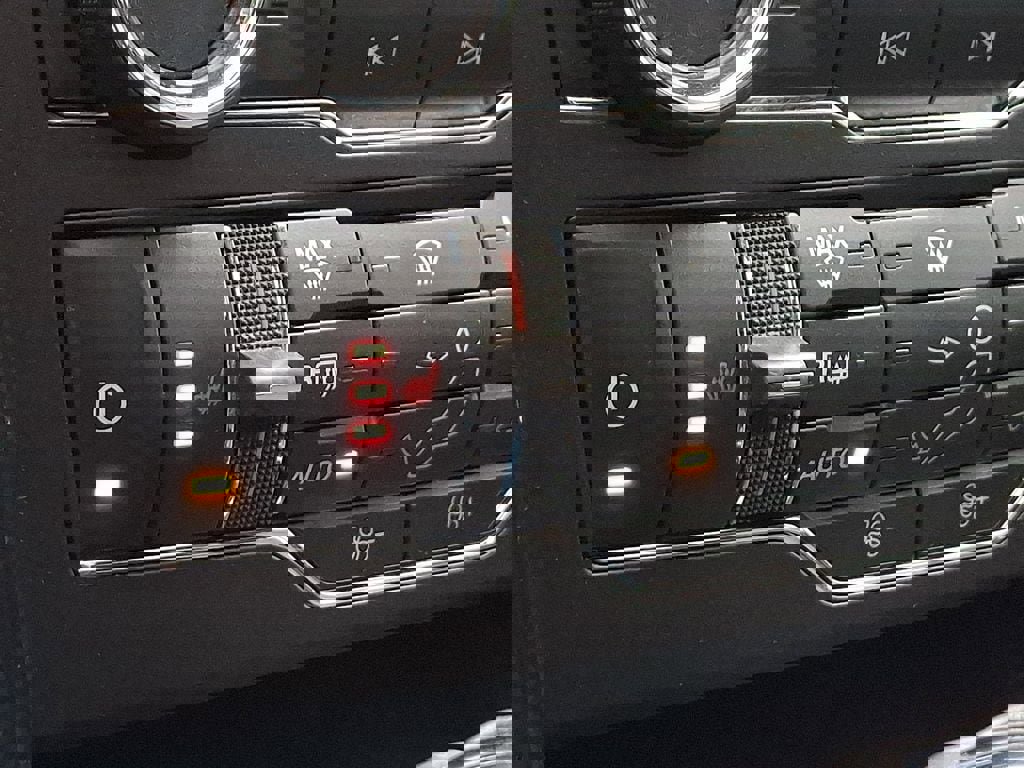 Certified 2017 Ford Explorer XLT w/ Equipment Group 202A image 26