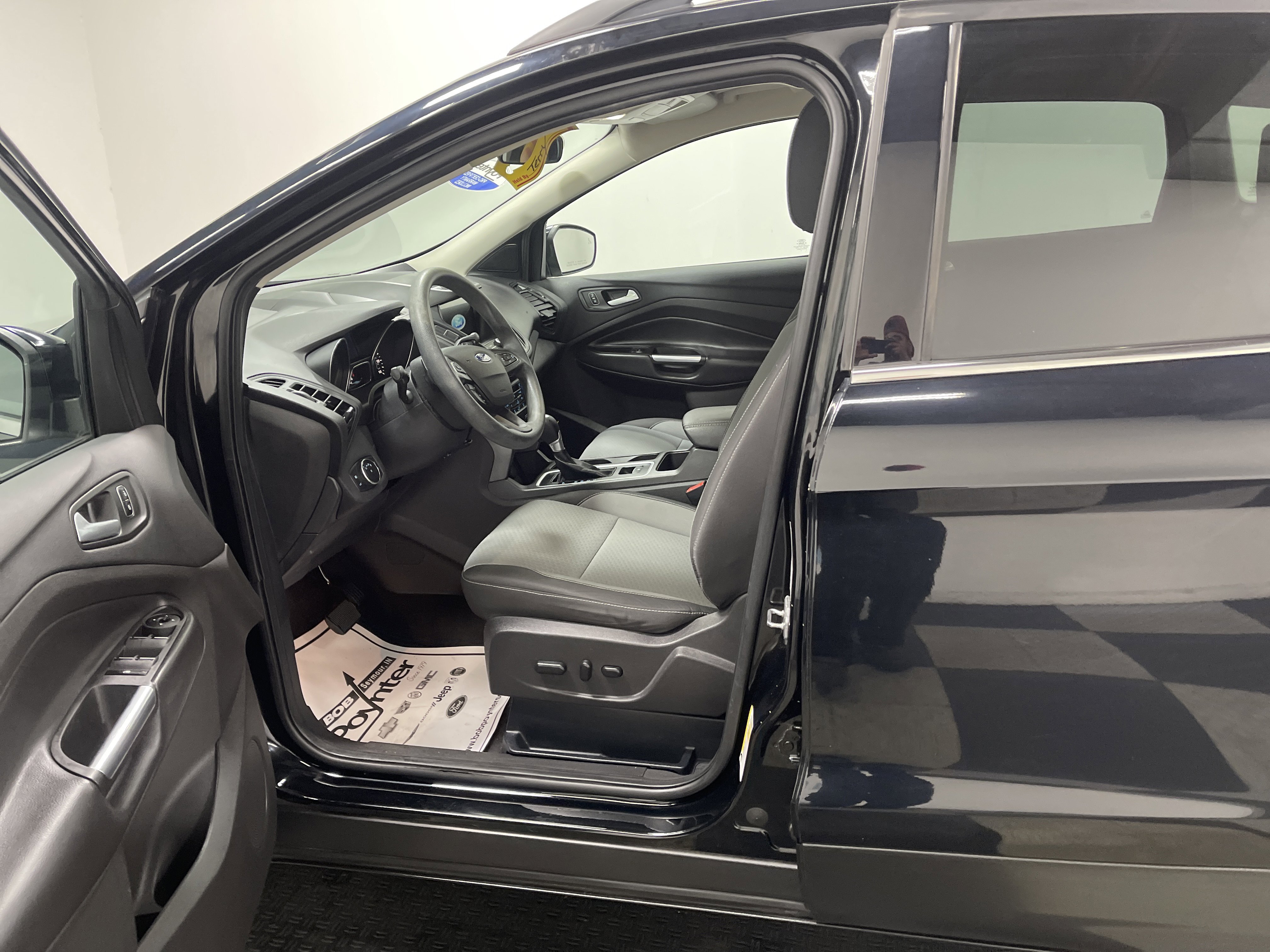Used 2017 Ford Escape SE w/ Equipment Group 201A AWD/4WD image 9