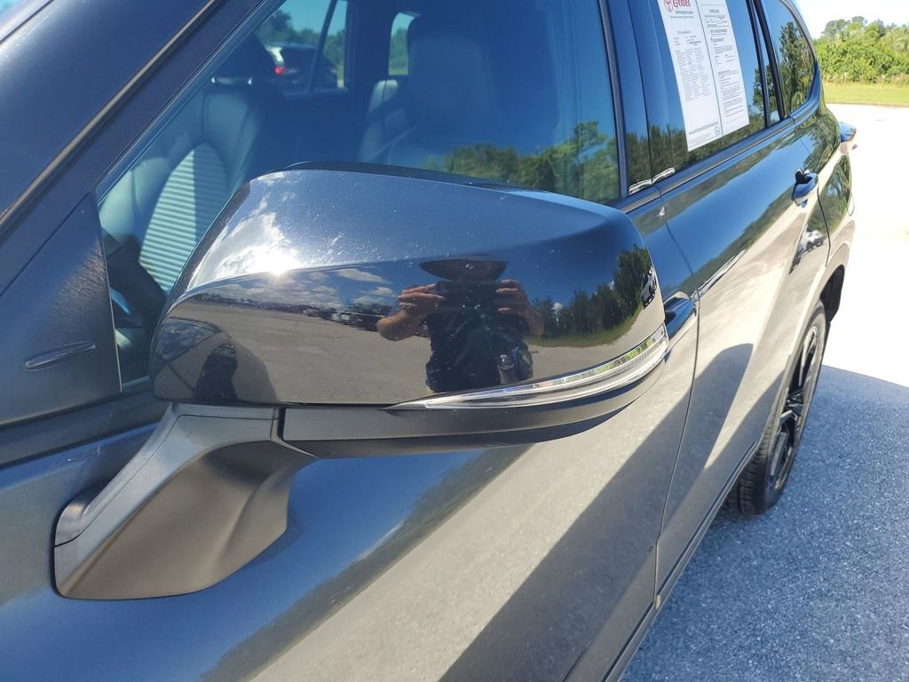 Certified 2023 Toyota Highlander L image 21