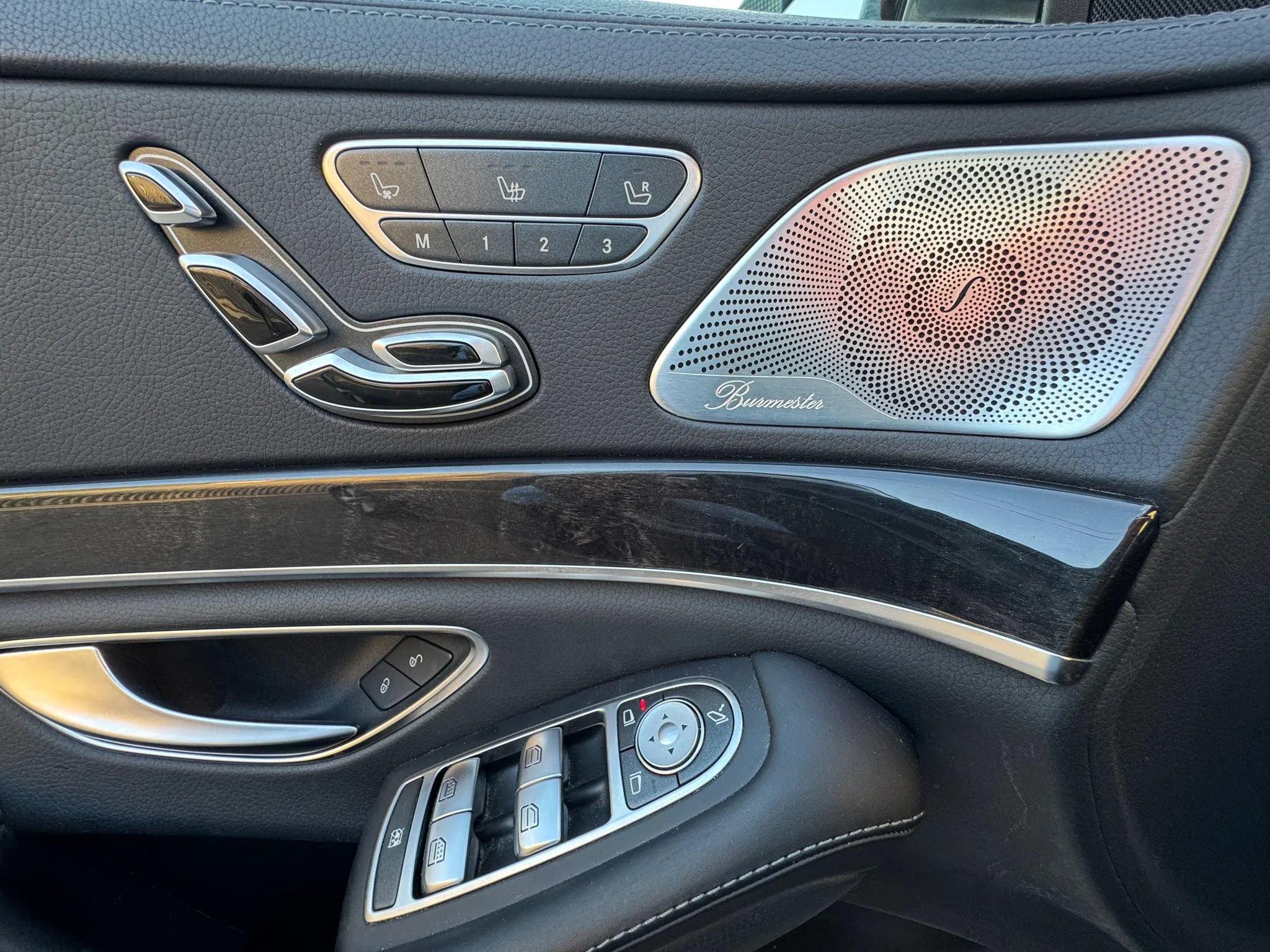 Used 2019 Mercedes-Benz S 560 Sedan image 30