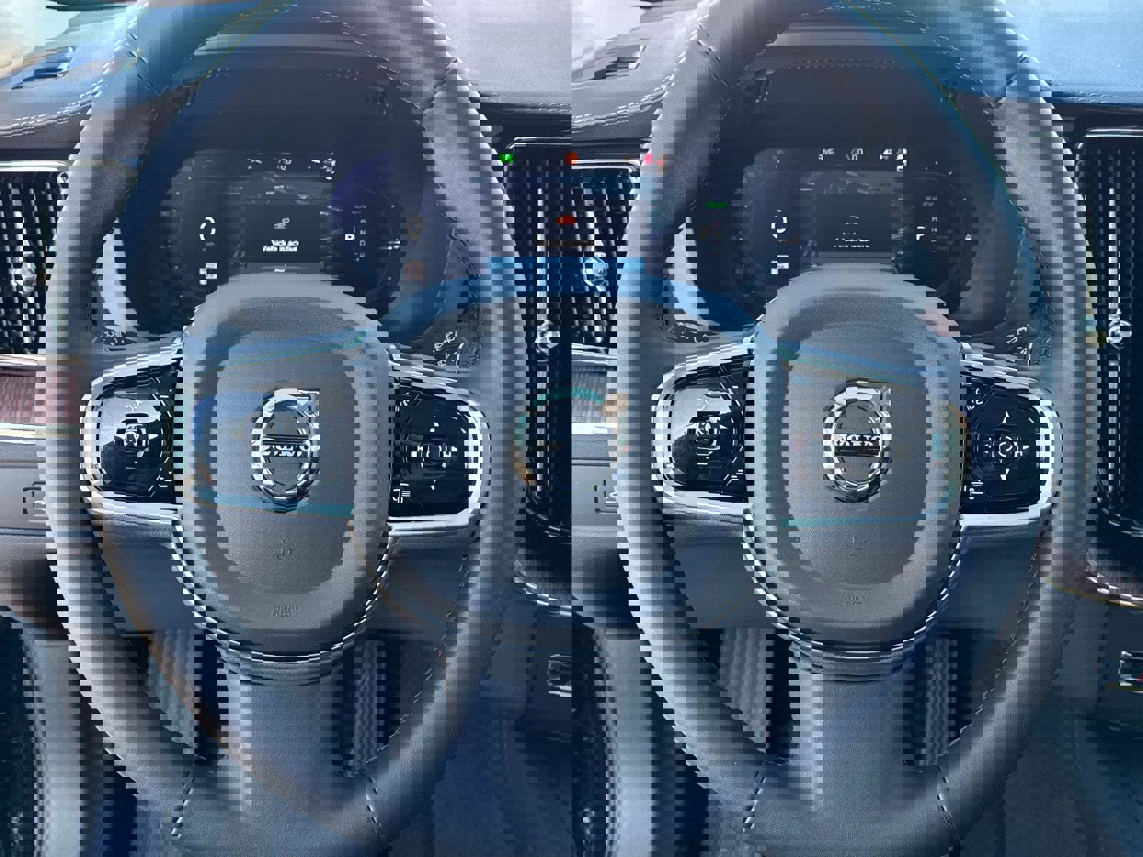 Certified 2023 Volvo XC60 T8 Ultimate w/ Climate Package image 26