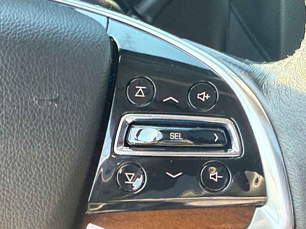 Used 2020 Cadillac Escalade Luxury AWD/4WD image 14