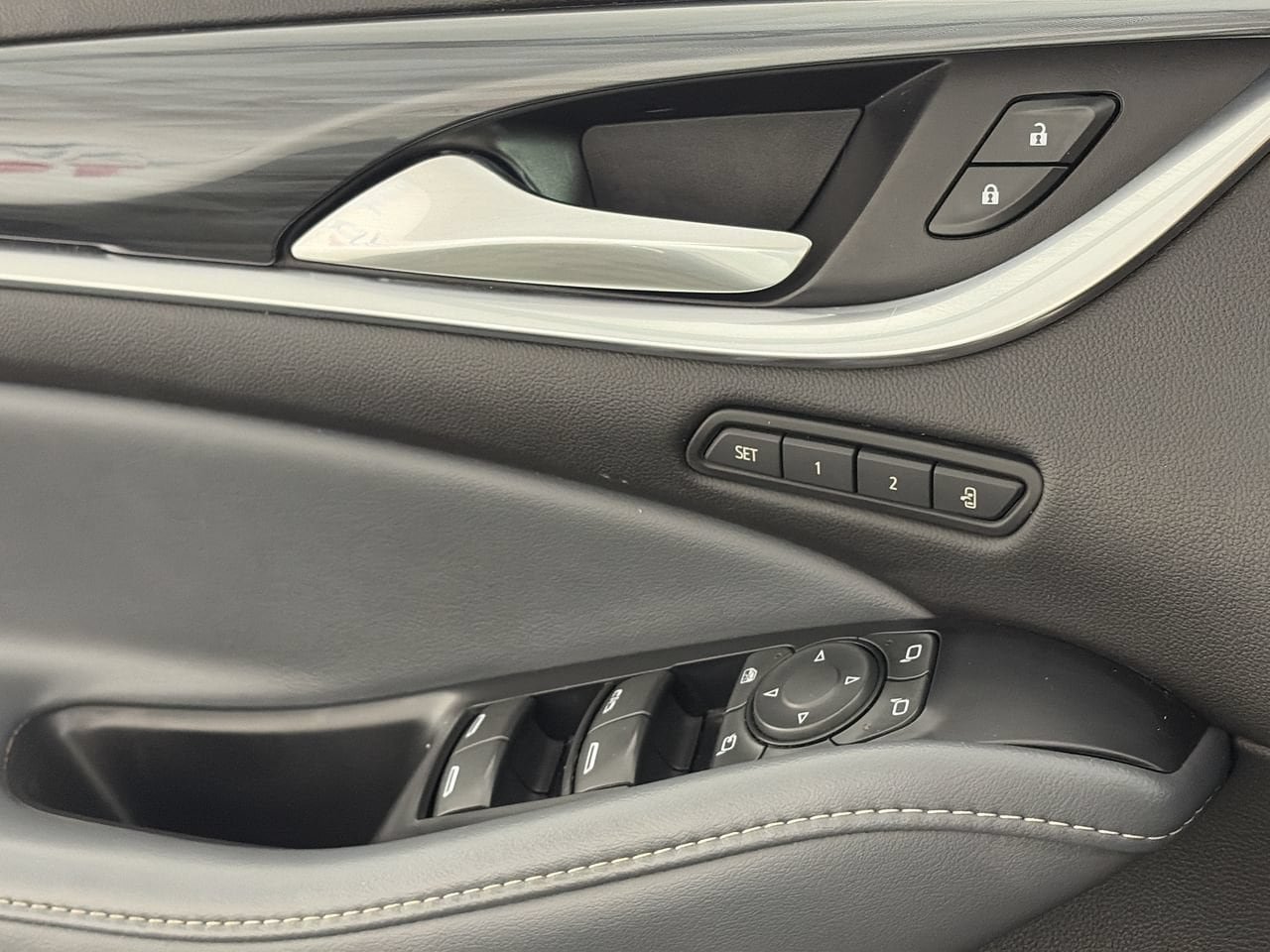 Used 2022 Buick Enclave Premium FWD image 18
