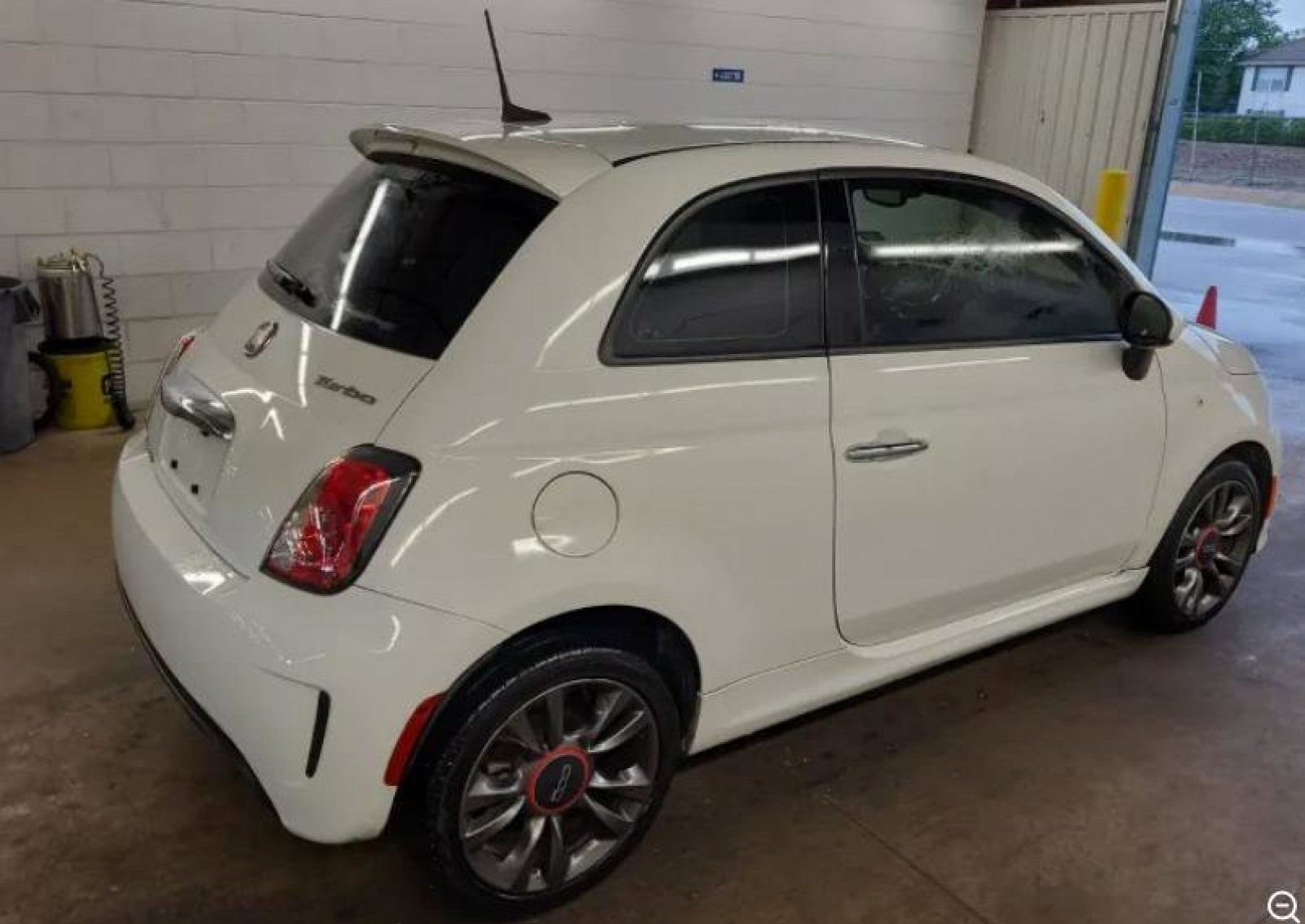 Used 2018 FIAT 500 Pop w/ Urbana Appearance Package FWD image 3