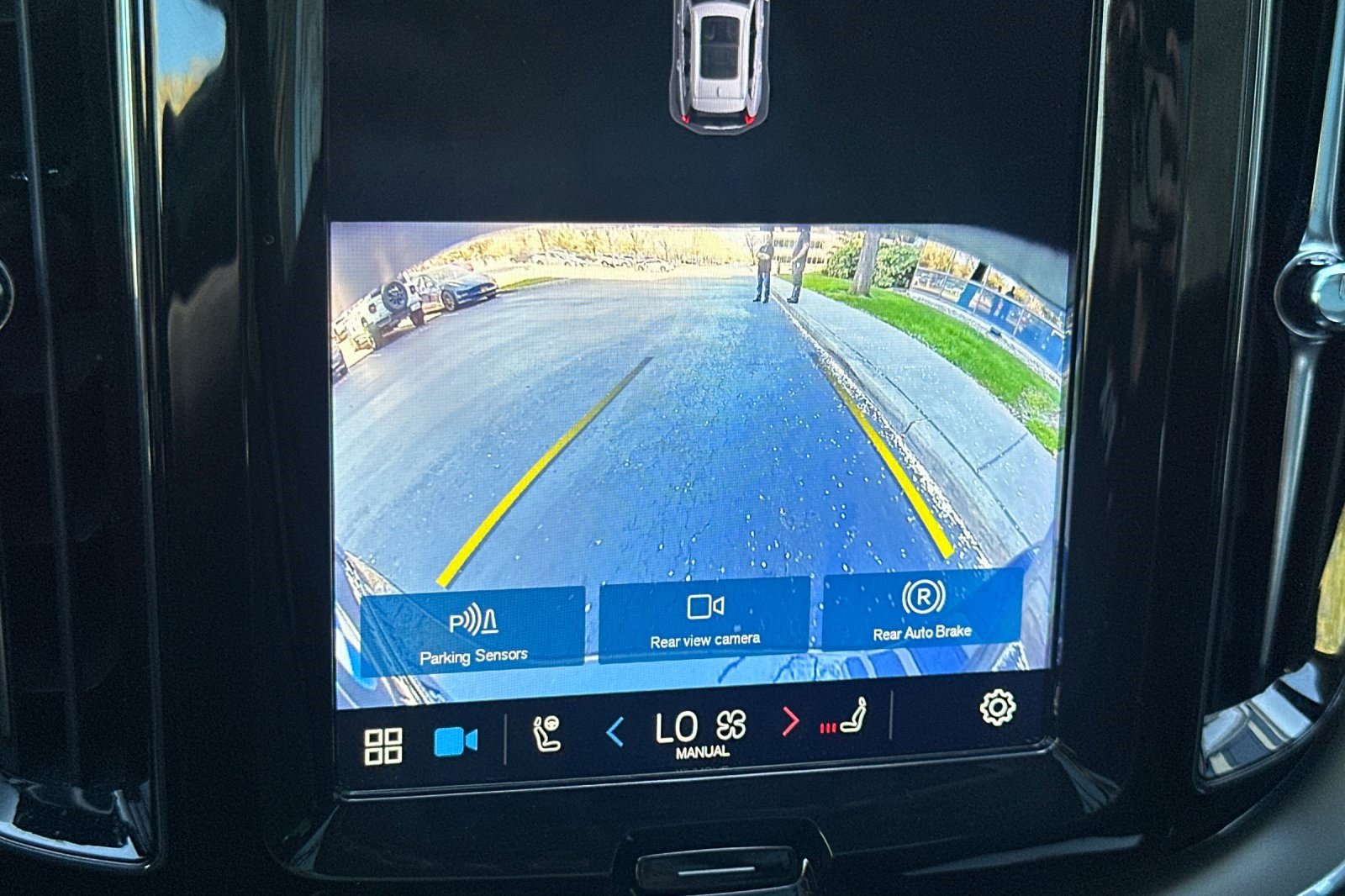 Used 2025 Volvo XC60 B5 Core image 25